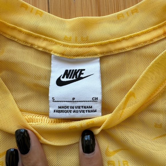 Nike Yellow Mesh Top. Women’s size small - Picture 3 of 3